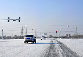 careful-winter-service-vehicle-driving