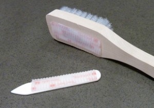 velcro-nylon-brush-bone-scraper-detached